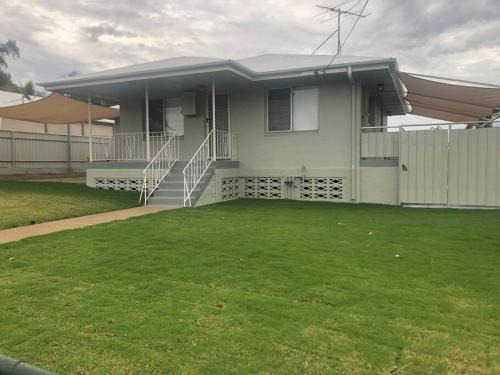 Happy Valley House | Mt Isa - Emerald Gem 3 Bedroom home QUIET AREA