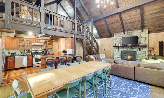 Pocono Pines Cabin | ⛰⛵️⛱Mt. Maplewood Lodge❤️Seasonal Specials ☆Poconos☆Cabin☆Hot⛷Tub☆Game Room☆