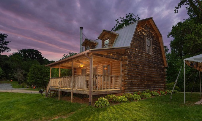Candler House | Mt. Mitchell Cabin Mountain View