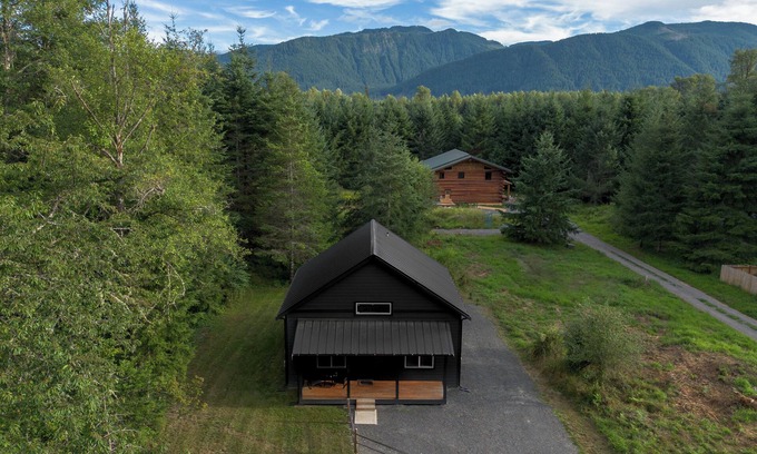Ashford Cabin | Mt Rainier Retreat-Views, Hot tub, EV, Heated deck