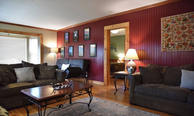 McCloud House | Mt. Shasta Vacation Home in McCloud Sleeps 10+, 415-577-5198