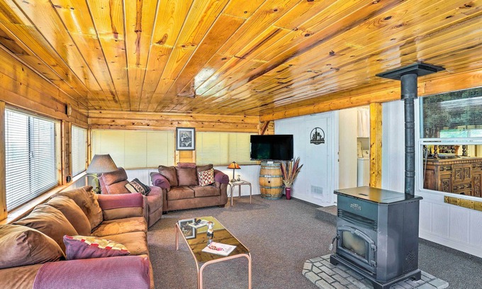 Redding House | ‘Mtn Gate Guest House’ ~ 6 Mi to Shasta Lake!