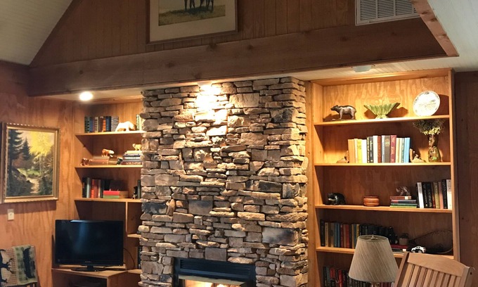 Weaverville Cabin | Mtn. Getaway-with HOT TUB!