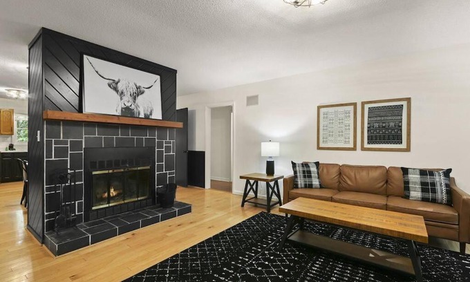 Beech Mountain Ski Chalet | Mtn Oasis! HotTub! Pets Approved! 5min to Ski!