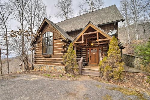 Franklin House | Mtn-View Cabin Deck, Grill and Fire Pit in Franklin
