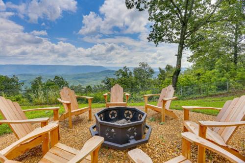 Flat Rock House | Mtn-View Gem Flat Rock Retreat with Deck and Grill!