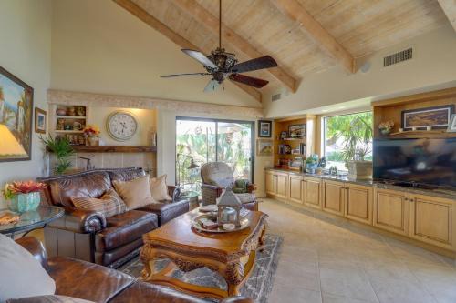 Rancho Mirage Apartment | Mtn-View Rancho Mirage Condo with Lakefront Patio