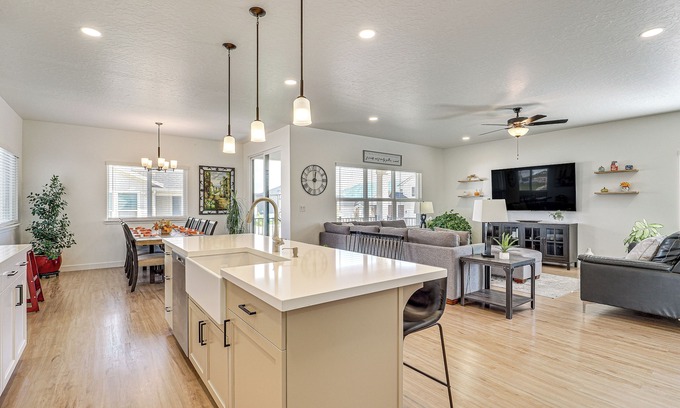 Herriman House | Mtn-View Utah Gem w/Home Office