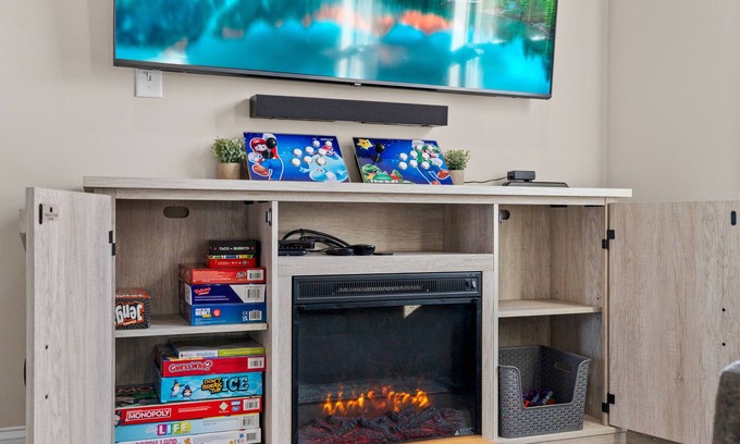 Mars Hill House | Mtn Views, 20 Mins to Asheville, 12 Mins to Skiing, Arcade Games