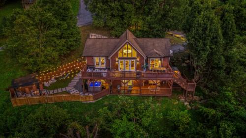 Waynesville House | Mtn Views, HotTub, Sauna, Outdoor Theater, FirePit