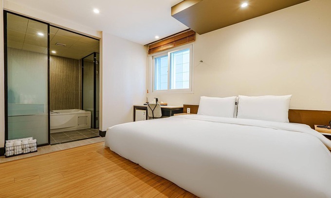 Yeonsan Hotel | MU Plus Hotel in Yeonsan-dong Busan