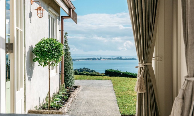 Oneroa Cottage | Mudbrick Cottages
