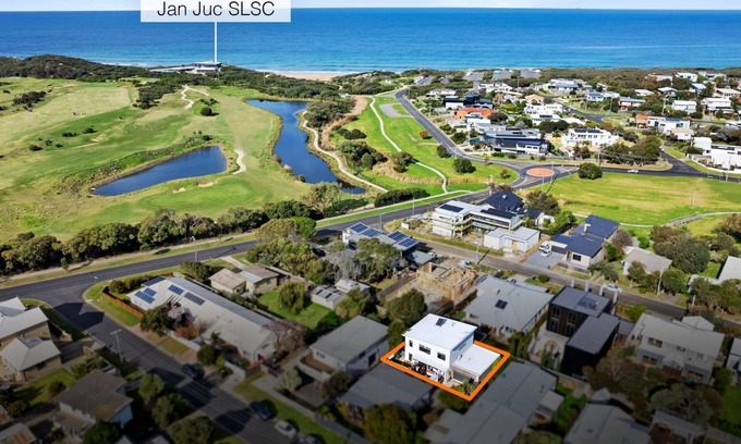 Jan Juc House | Muirfield Beach House 3a