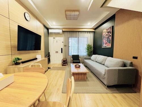 San Antonio Villa | MUJI TOWNHOUSE SUITE in Central Makati BILLIARDS, KTV