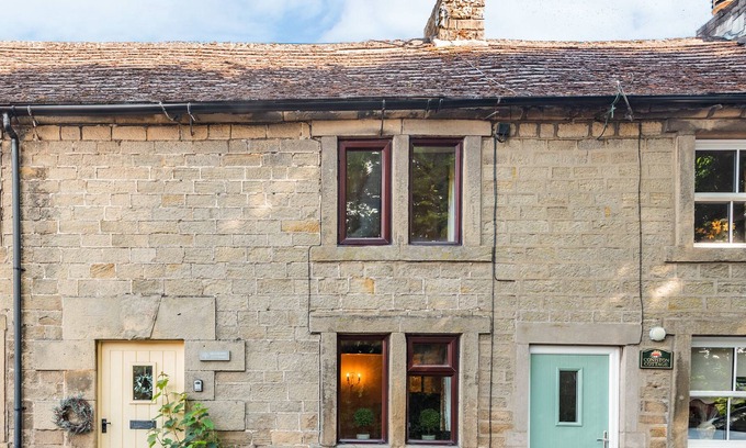 Youlgreave Cottage | MULBERRY COTTAGE, family friendly, with open fire in Youlgreave