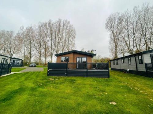 Allerthorpe House | Mulberry Lodge with Hot Tub