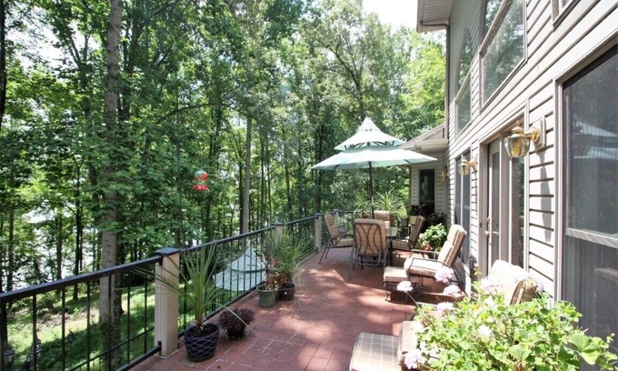 Cadiz House | MULTIFAMILY - PERFECT FOR FAMILY REUNION FOR HOLIDAYS -Pool Table nPing Pong