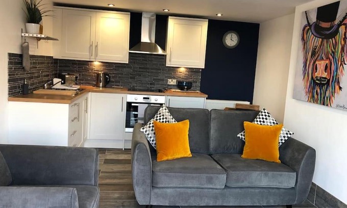Mumbles Apartment | Mumbles - Modern Apartment with panoramic sea views
