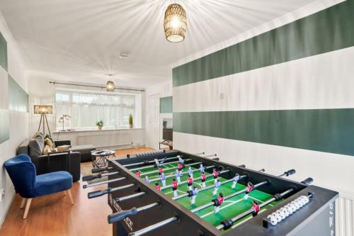 Swindon House | Mundy Avenue, Long Stay Disc, Parking, Wifi