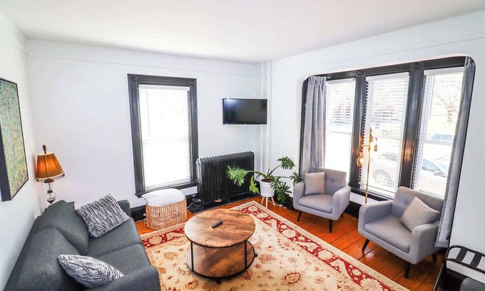 Munjoy Hill Apartment | Munjoy Hill 6 bed/2 ba | Walkable to everything!
