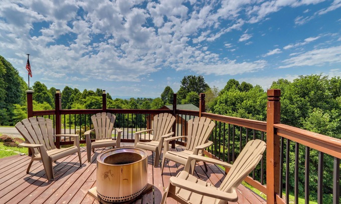 Murphy Cabin | Murphy Cabin w/Fire Pit & Mountain Views!