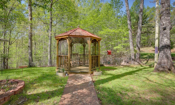 Murphy Cottage | Murphy Cottage w/Screened-In Porch - Pets Welcome