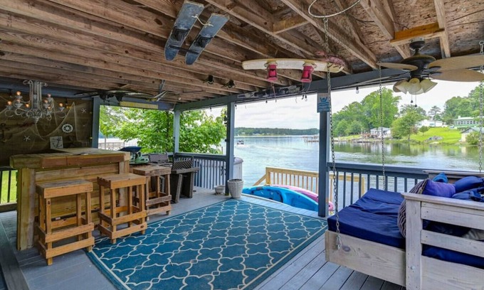 Leesville House | Murray Shores Getaway w/Kayaks + Sea-Doo for Rent