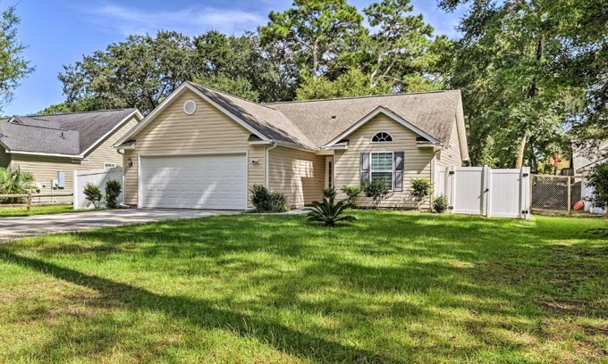 Murrells Inlet House | Murrells Inlet Home with Patio about 3 Mi to Beach!