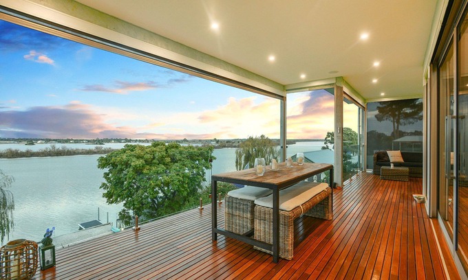 Wellington House | Muse on the Murray + Pet-Friendly