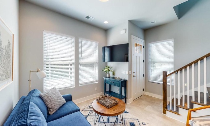 Hadley - Washington House | Music Chic & Retro Heights