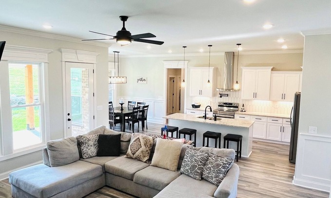 Lebanon House | Music City New 3000sq' Home in a quiet neighborhood.
