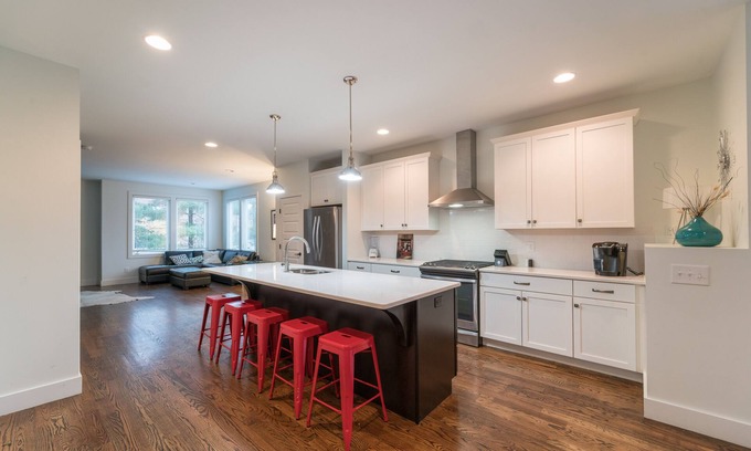 Hillsboro West End House | Music City Townhomes Unit C - Only 1.5 from downtown Nashville