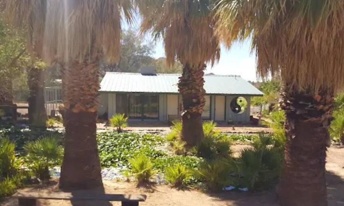 Newberry Springs Cottage | Music Cottage on the Pond