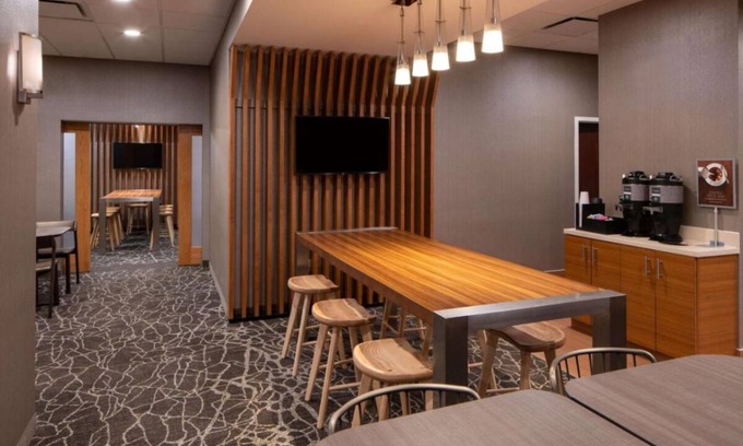 Donelson Hotel | Music History Hideaway in the Heart of Nashville! Pets Allowed, Pool, Breakfast