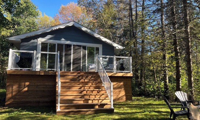 Bracebridge Cottage | Muskoka River Retreat - Where Nature Meets Elevated Comfort