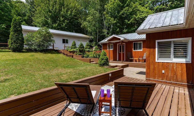 Lake of Bays Cottage | Muskoka Village Lakefront Oasis