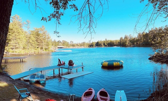 Bala Cottage | Muskoka Waterfront Cottage - Moon River with HOT TUB