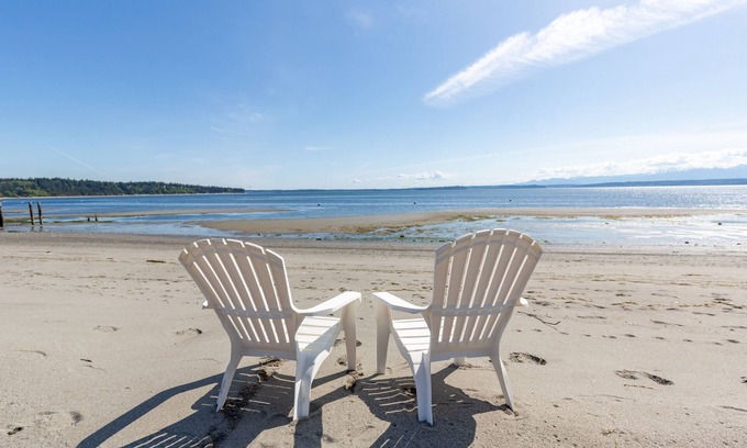 Freeland House | Mutiny Bay Ocean Breeze Retreat by AvantStay