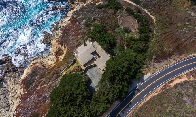 Southeast Carmel Villa | Mv45 Edge of the ocean estate Carmel by the Sea