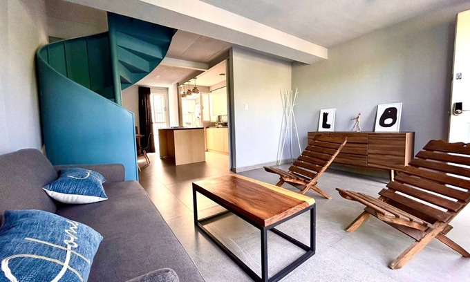 Tlaxcalancingo House | 10 min to Angeloplis! Family-sized, Netflix w/playground and Football park