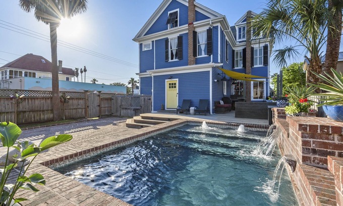 San Jacinto House | My Blue Heaven Luxe Beach๐ Heated Pool ๐ near Pier & Strand ๐ 2 King Beds 5 Star