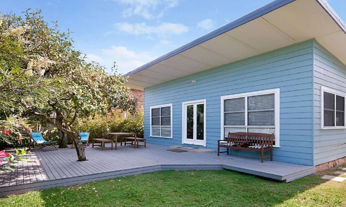 North Creek House | My Blue Heaven - Pet Friendly - Restored 1940's Home Opposite the Beach Pet Friendly