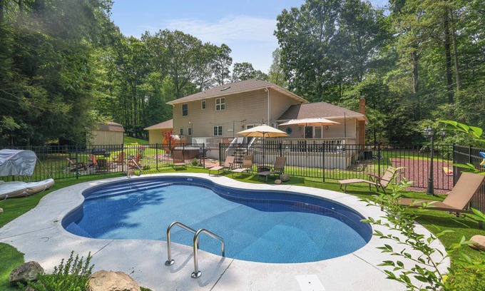 Stroudsburg House | My Ultimate Getaway l Pool l HotTub l Sauna l Game Room