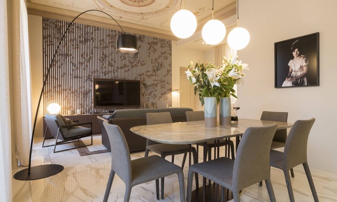 Como City Centre Apartment | MyHomeInComo - Ivory Suite