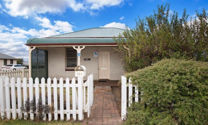 Armidale House | MYOLA 131 Butler