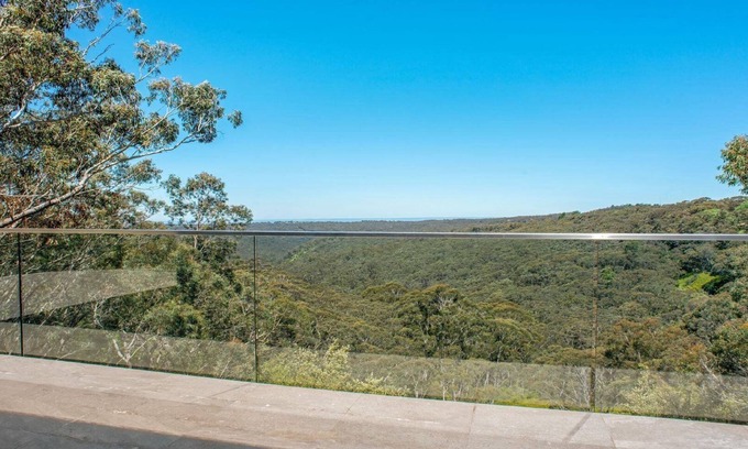 Wentworth Falls House | Myoora Backing Blue Mountains National Park