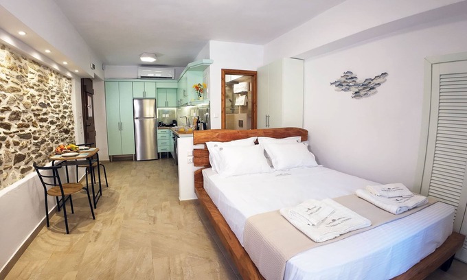 Horto House | Myrsini's Downstairs Studio