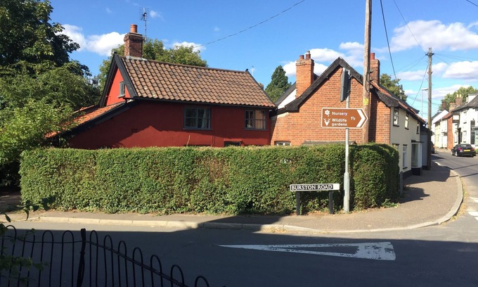 Dickleburgh Cottage | Myrtle Cottage, Your own holiday home