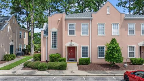 Red Hill House | Myrtle Golf Getaway at Legends Pet Friendly Pool