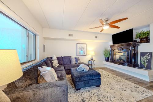 Lake Harmony Apartment | Mystic Sunrise